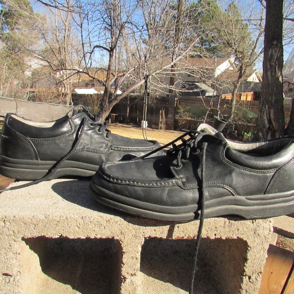Walkabout men's Black Leather walking shoes